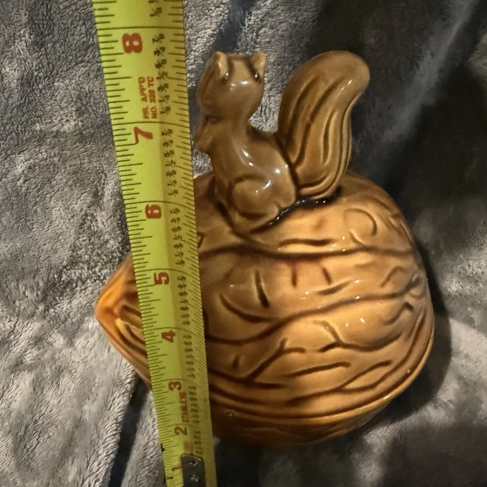 Vintage squirrel and nut covered bowl made in‎ Taiwan